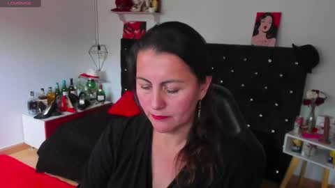 Snapshot of d_martii chatting on 02.12.25 Mia online show from 02.12.25