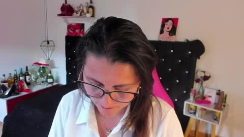 Snapshot of d_martii chatting on 02.14.25 Mia online show from 02.14.25
