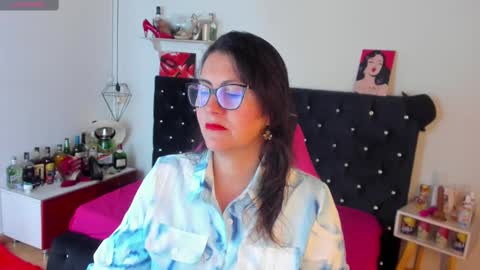 Snapshot of d_martii chatting on 03.02.25 Mia online show from 03.02.25