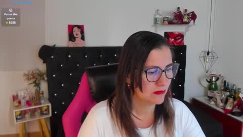 Snapshot of d_martii chatting on 03.11.25 Mia online show from 03.11.25