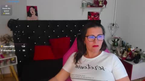 Snapshot of d_martii chatting on 03.11.25 Mia online show from 03.11.25