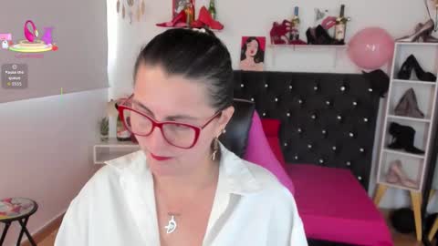 Snapshot of d_martii chatting on 09.09.25 Mia online show from 09.09.25