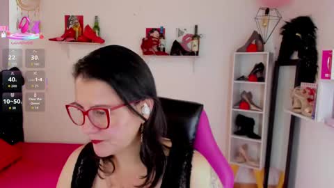 Mia  online show from 09.18.25