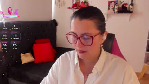 Mia  online show from 09.22.25