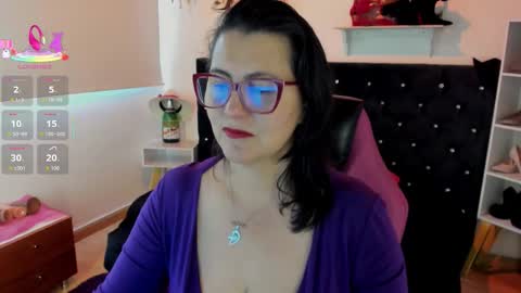 Mia  online show from 09.28.25