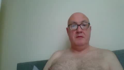 daddyhere4uall6 online show from 10.31.25