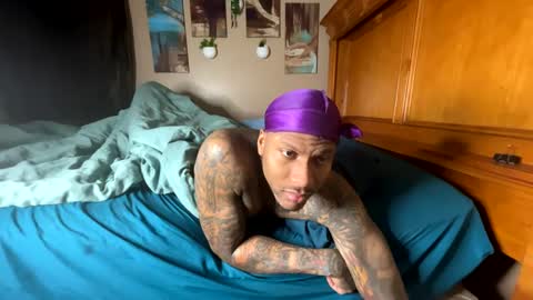Snapshot of daddyjanimal chatting on 12.15.24 sexy tatted king bbc online show from 12.15.24