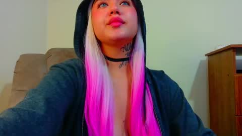 Snapshot of daddys_little_secrett chatting on 10.13.25 Valen online show from 10.13.25