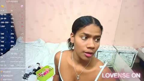 Snapshot of daddysneakinme chatting on 01.12.25 Anny online show from 01.12.25