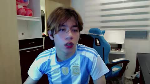 Snapshot of dae_lune chatting on 02.18.26 dae_lune online show from 02.18.26