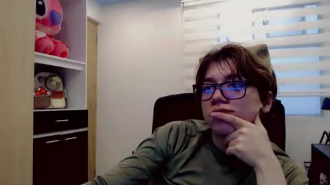 Snapshot of dae_lune chatting on 02.19.26 dae_lune online show from 02.19.26