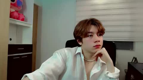 Snapshot of dae_lune chatting on 02.20.26 dae_lune online show from 02.20.26