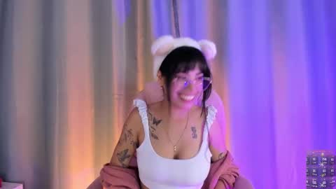 Snapshot of daenerys_cat chatting on 10.20.25 daenerys_cat online show from 10.20.25