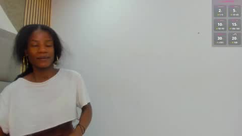 Snapshot of daffnelewis chatting on 02.14.25 daffnelewis online show from 02.14.25