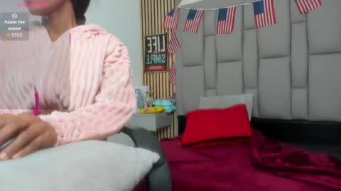 Snapshot of daffnelewis chatting on 09.11.25 daffnelewis online show from 09.11.25