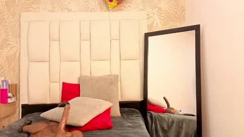 daffnelewis online show from 11.28.25