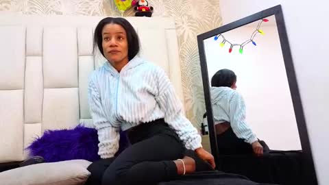 daffnelewis online show from 01.07.26