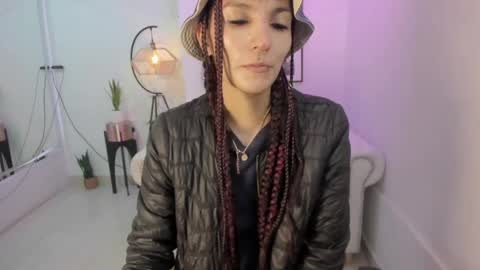 dafne huges online show from 12.15.24