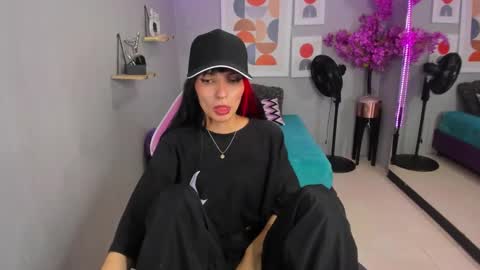 dafne huges online show from 01.31.25