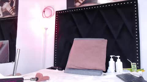 dafne_quenn online show from 02.15.25