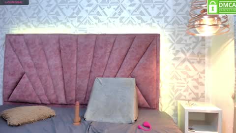 Snapshot of dafnee_e chatting on 12.19.24 dafnee_e online show from 12.19.24