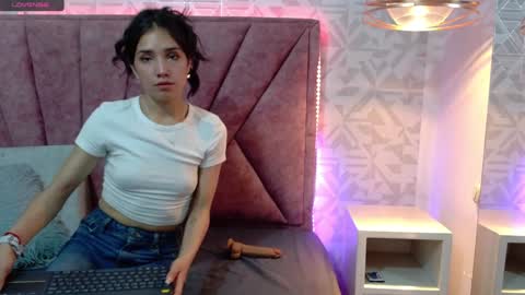 Snapshot of dafnee_e chatting on 01.18.25 dafnee_e online show from 01.18.25