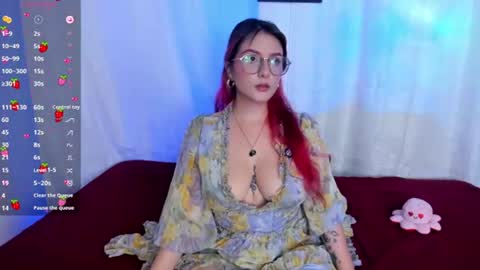 Snapshot of dafnemoon_1 chatting on 06.25.26 Dafne Moon online show from 06.25.26