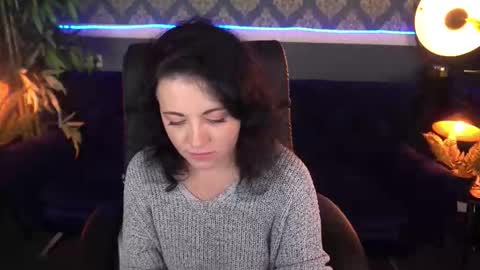 Dafni Mon online show from 11.24.25