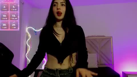 Snapshot of dahia_tay chatting on 11.03.25 dahia  online show from 11.03.25