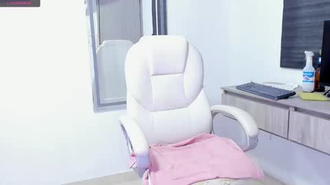 Snapshot of dahian_carter chatting on 09.18.25 Dahian online show from 09.18.25