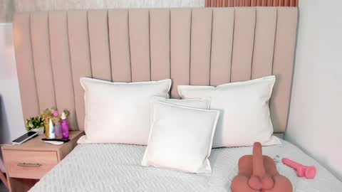  Dahiana   online show from 01.18.25