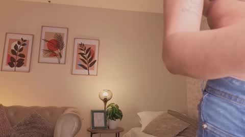 Dahiann Walcott online show from 03.25.26