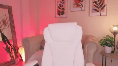 Dahiann Walcott online show from 04.16.26