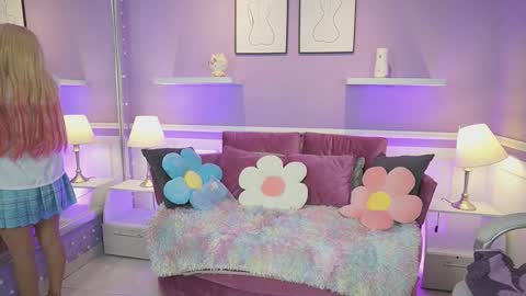 Dahlia Grey online show from 11.25.25