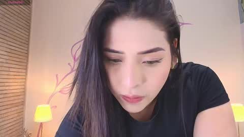 Dahlia online show from 10.17.25