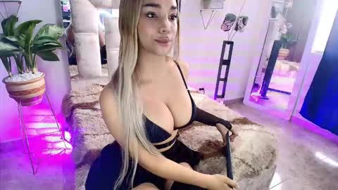 dahnia_cruz online show from 11.26.25