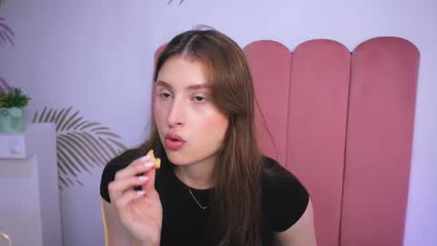 Lauren            online show from 02.28.25