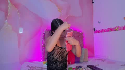 Snapshot of daisy__rose chatting on 12.20.24 Dai online show from 12.20.24