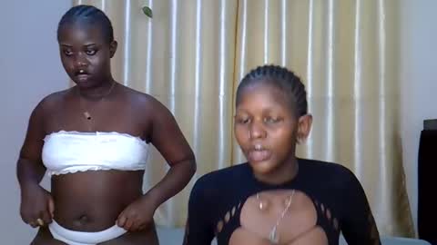 Snapshot of daisy_bunnie chatting on 09.27.25 daisy online show from 09.27.25