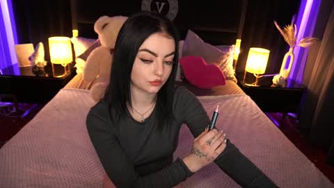 daisydelight_ online show from 12.05.24