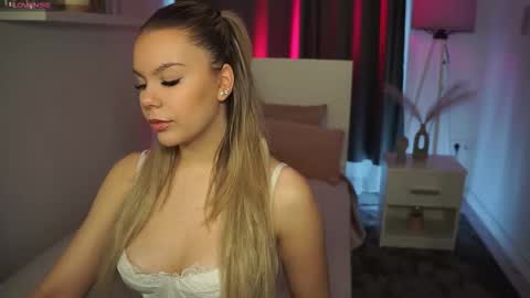 Snapshot of daisyeverly chatting on 02.22.26 Daisy online show from 02.22.26