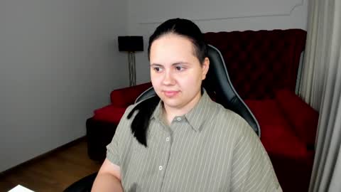 Snapshot of daisyharts chatting on 06.30.26 DaisyHarts online show from 06.30.26