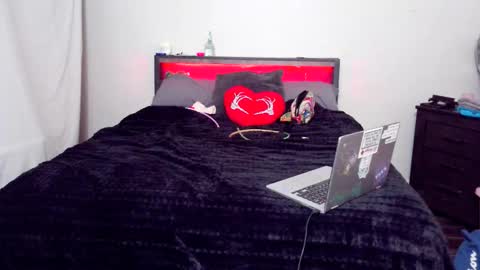 Snapshot of daisywylde chatting on 10.16.25 Daisy Wylde online show from 10.16.25