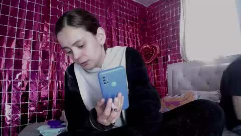 Snapshot of dakota_and_aron chatting on 10.15.25 Dakota and Aron online show from 10.15.25