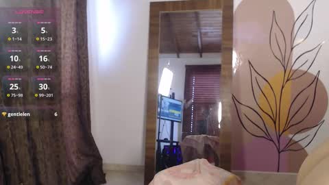 Snapshot of dakota_leen chatting on 10.12.25 online show from 10.12.25