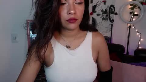 Caroliina online show from 11.11.25