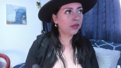 Dakotaagray online show from 11.20.25