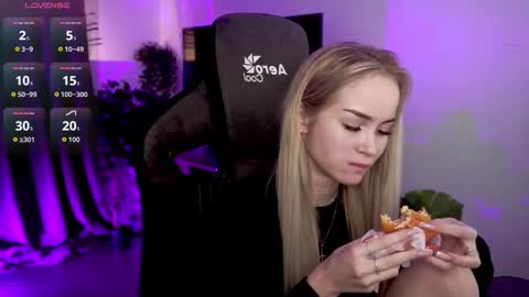 dakotaajohnnson online show from 09.18.25