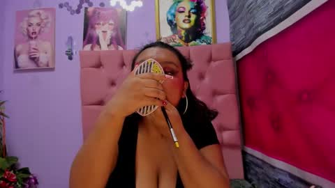 Snapshot of dakotaks chatting on 11.18.25 Mariana online show from 11.18.25