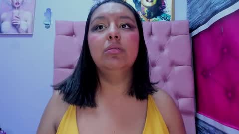 Snapshot of dakotaks chatting on 11.27.25 Mariana online show from 11.27.25